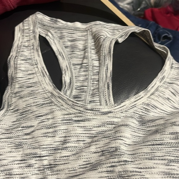 Lululemon Gray Patterned Tank - Picture 4 of 7